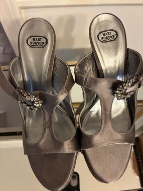 Mary Norton Jewel Crystal Mary Jane 4 Inch heels size 39.5